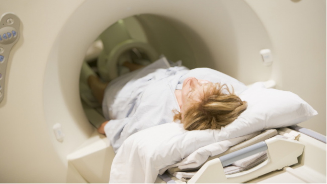 женщине с раком печени делают КТ