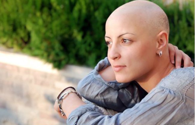 женщина после химиотерапии