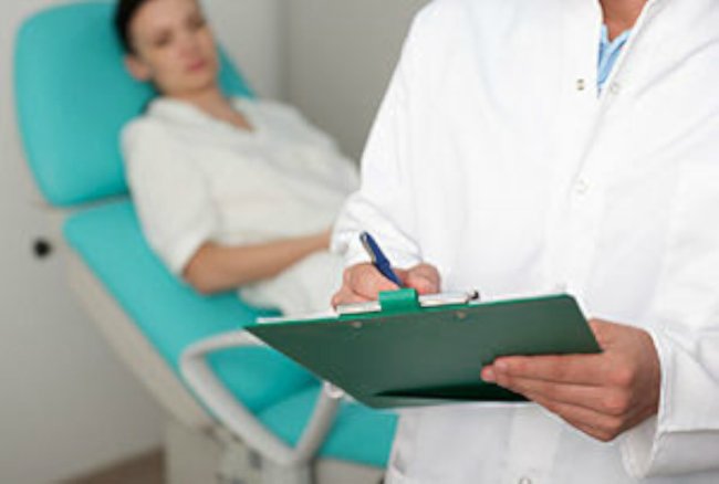 пациент и врач в палате