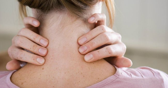 женщина с симптомами лимфомы